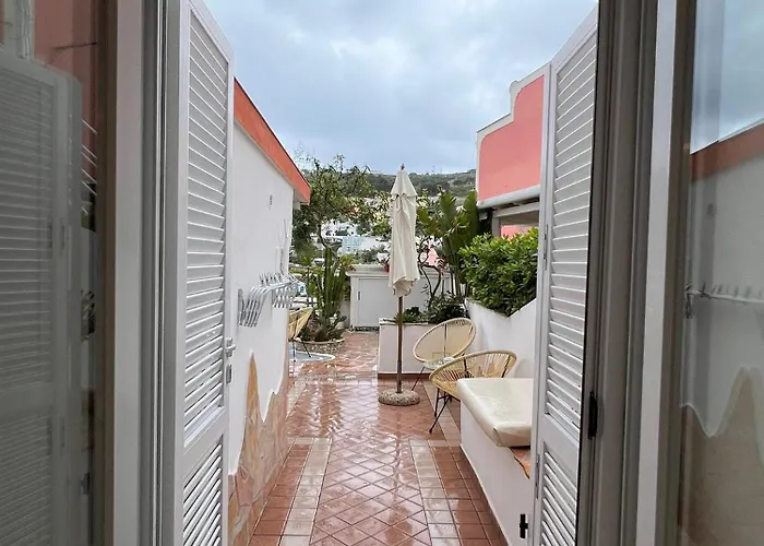 Bed & Breakfast Da Laura Ponza